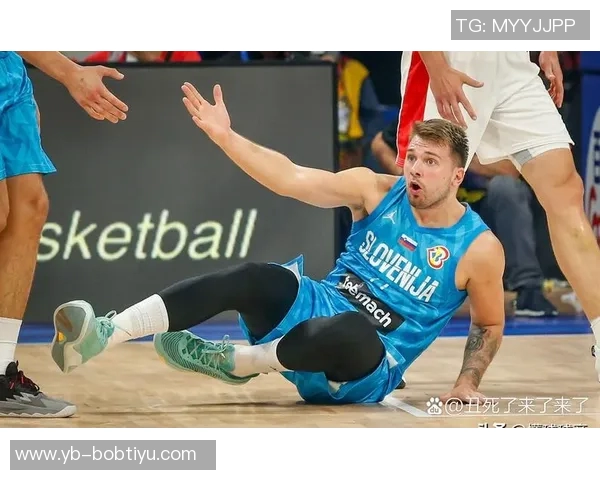 东契奇瘦身显成效半场高效得分22分展现攻防全能实力 东契奇瘦身显成效半场高效得分22分展现攻防全能实力