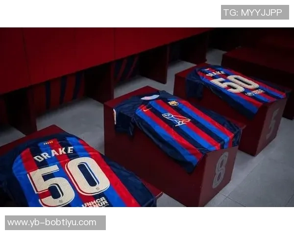 黄老板分享8岁与34岁穿巴萨球衣对比照引发粉丝热议 黄老板分享8岁与34岁穿巴萨球衣对比照引发粉丝热议