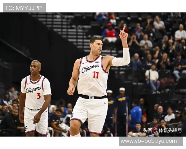 快船主场致敬保罗最后赛季视频播放引发球迷热议