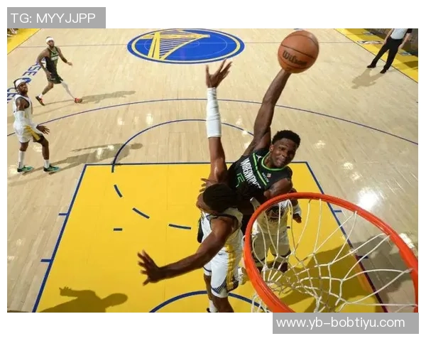 爱德华兹状态低迷半场14投仅中3三分球表现不佳仅得14分 爱德华兹状态低迷半场14投仅中3三分球表现不佳仅得14分